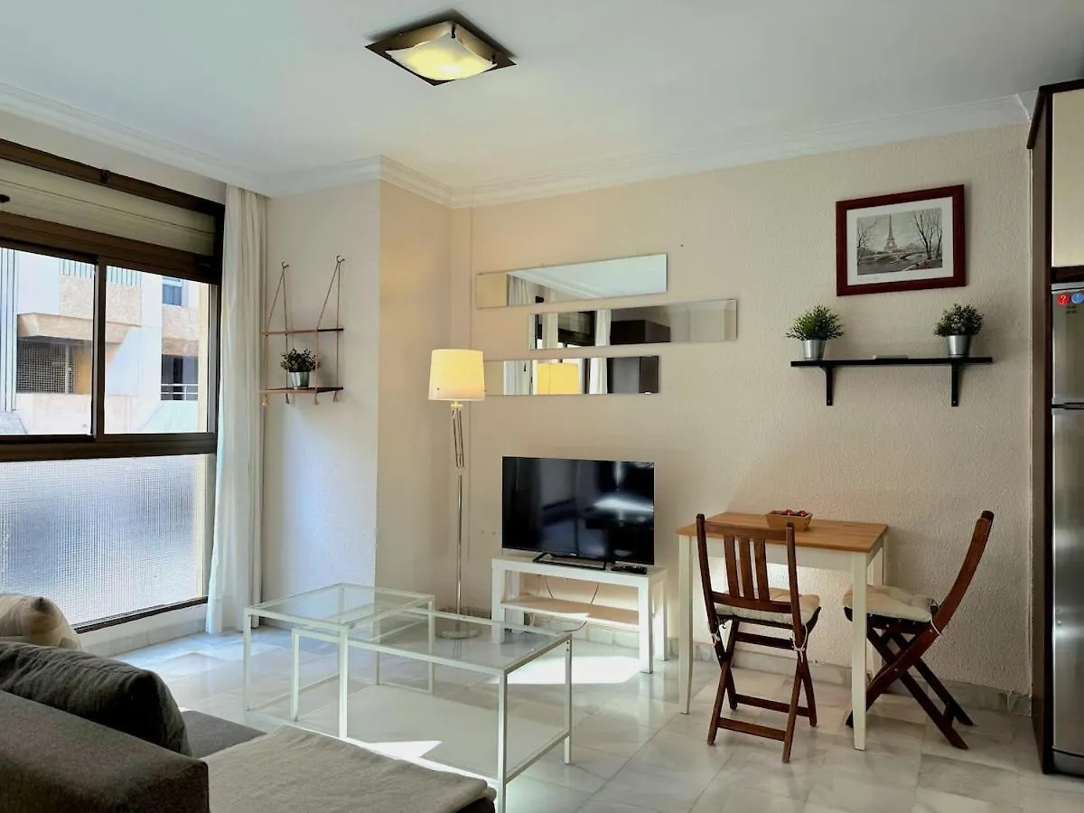 Estudio Junto A La Playa De La Malagueta & Parking Malaga Apartment